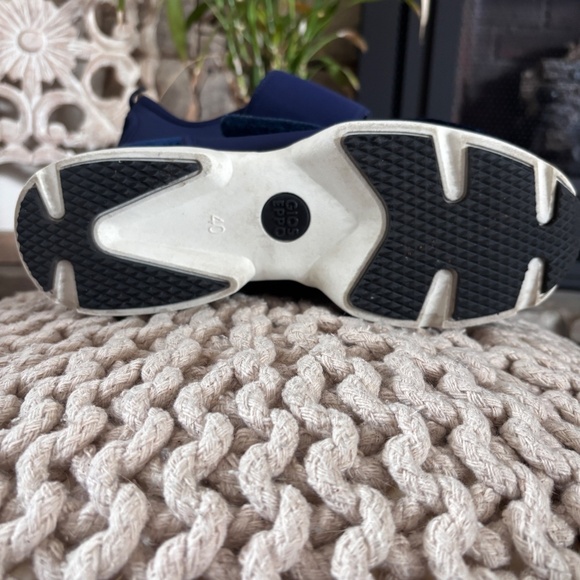 Gioseppo Women's SZ 7 Navy w/ White Sport Casual Happy Collection Velcro Top - Picture 12 of 16